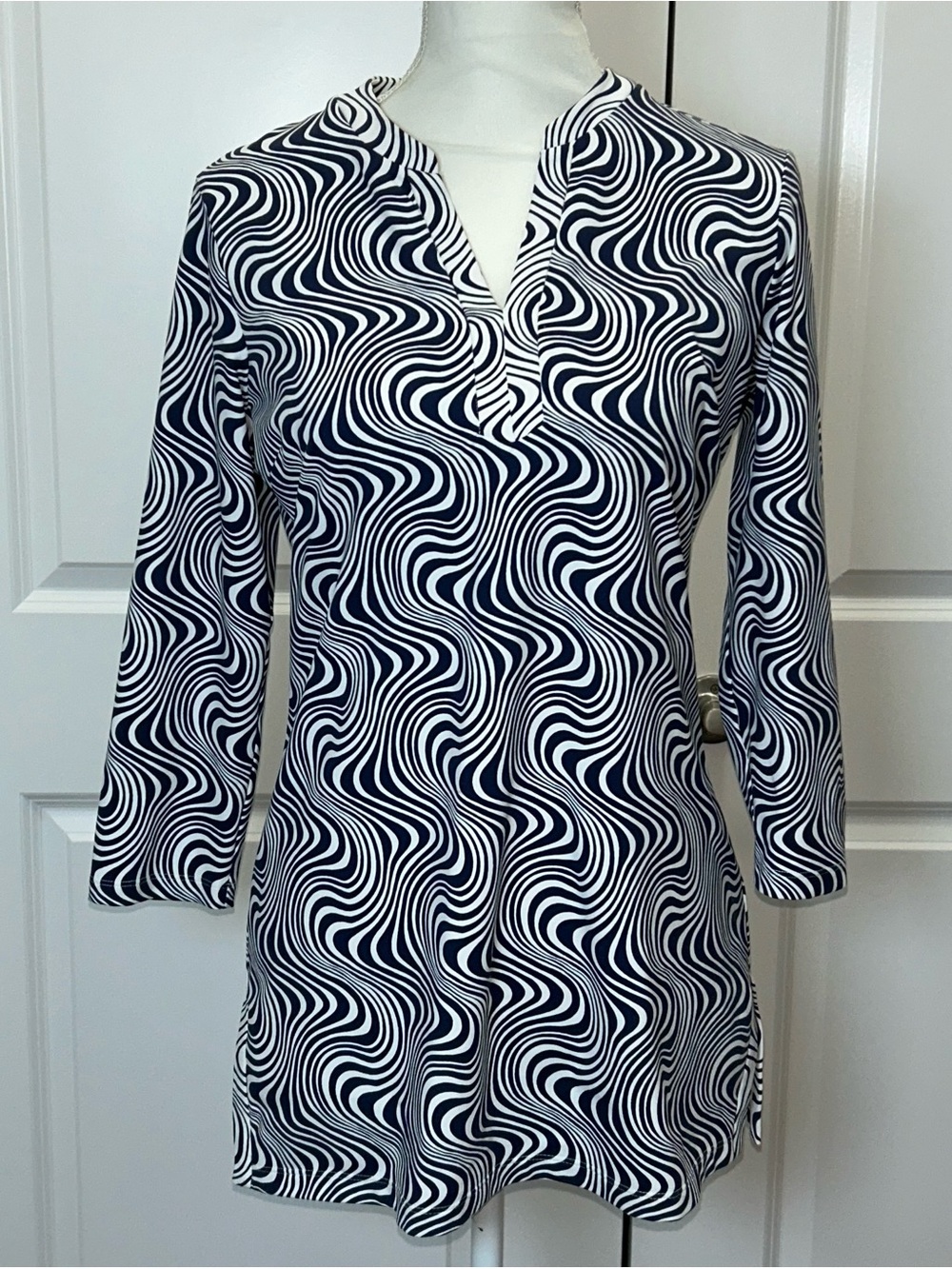 J. McLaughlin Boca Deep Navy & White Geometric Swirl Catalina Cloth Tunic S